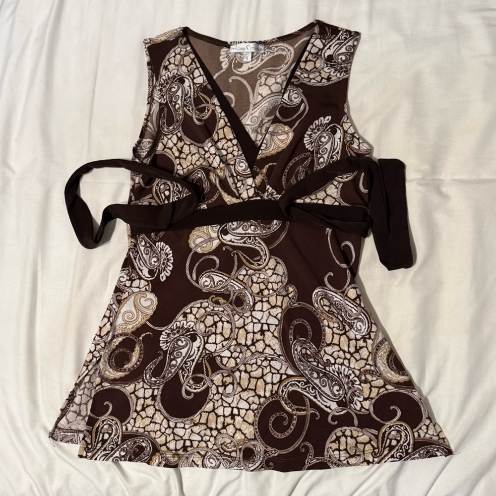 Moa Moa Brown Y2K Blouse with V-Neck and Ribbon Accent